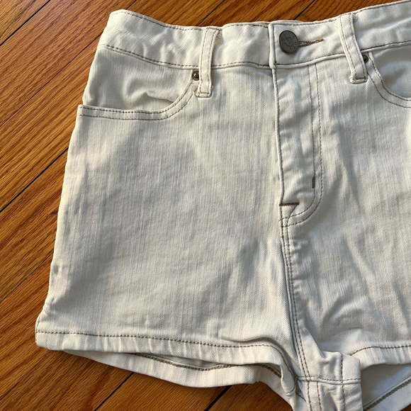 White Urban Outfitters BDG Spade High-Rise Pin-Up Shorts - Picture 11 of 15